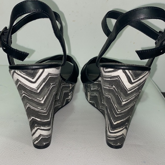 American Eagle Wedge Sandals - Picture 3 of 5